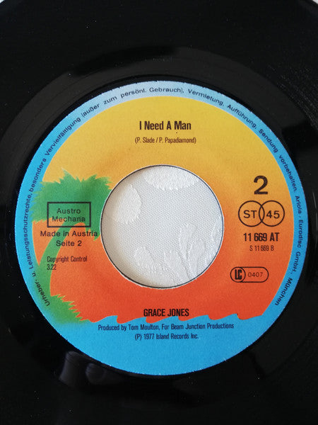 Grace Jones : La Vie En Rose / I Need A Man (7", Single)